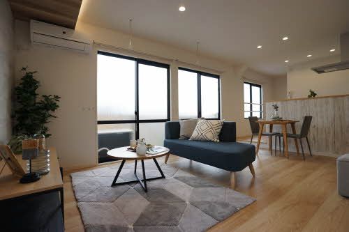 その他部屋・スペース　アクセントクロスと間接照明がおしゃれなＬＤＫ。
