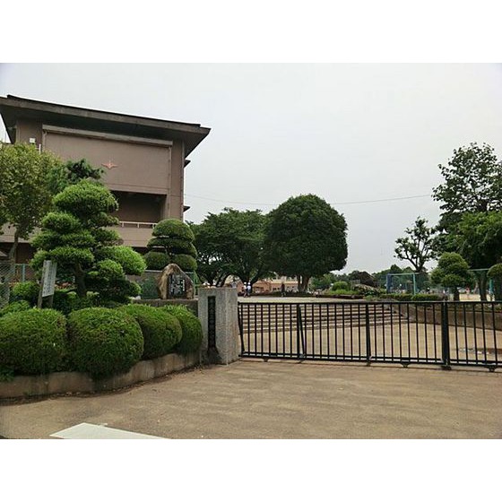 小学校　牛久市立中根小学校（小学校）まで1040m