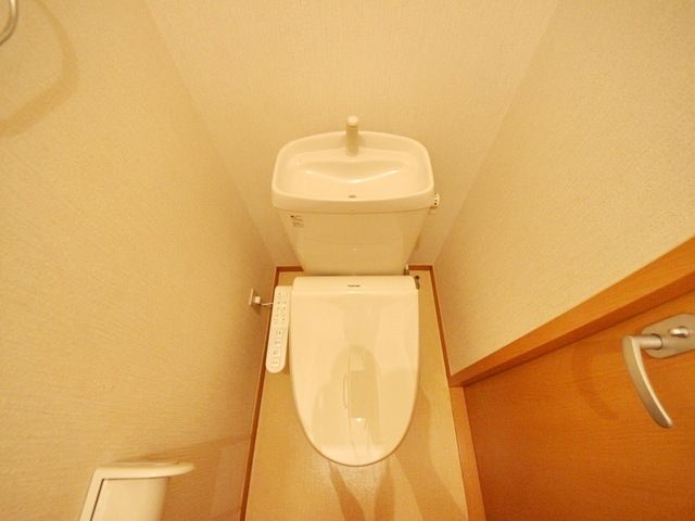 トイレ　温水洗浄便座