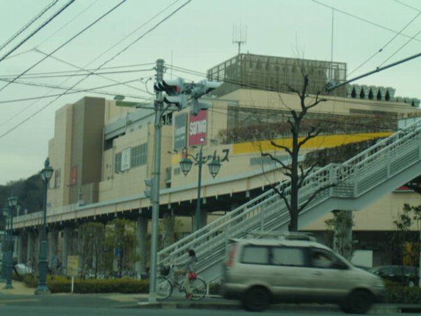 ショッピングセンター　トレッサ横浜（ショッピングセンター）まで1000m