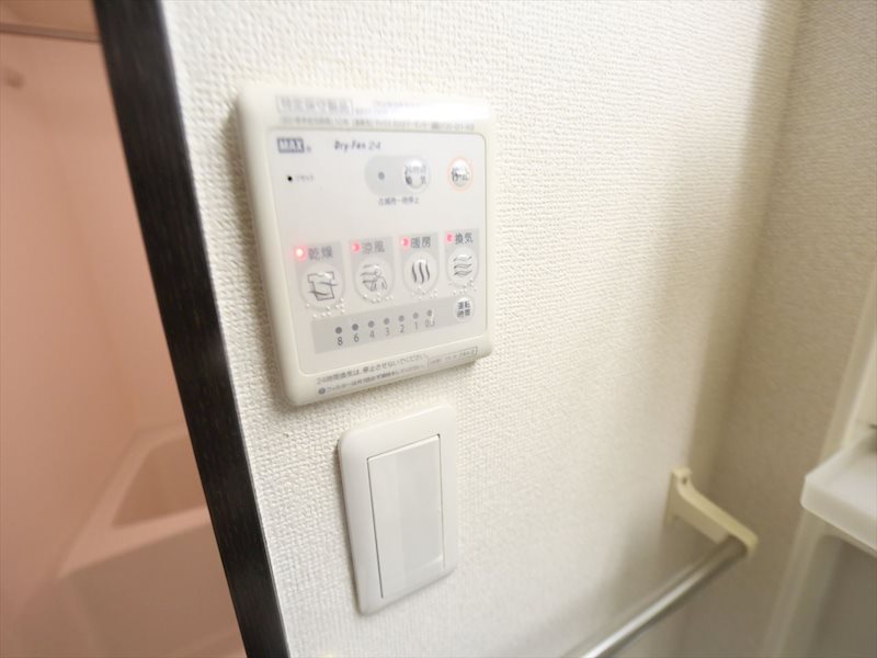 その他設備　浴室暖房乾燥機付き