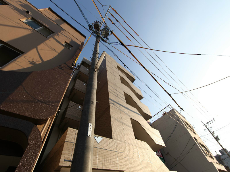 建物外観　外観　防犯カメラ付　オートロック　外壁タイル張り