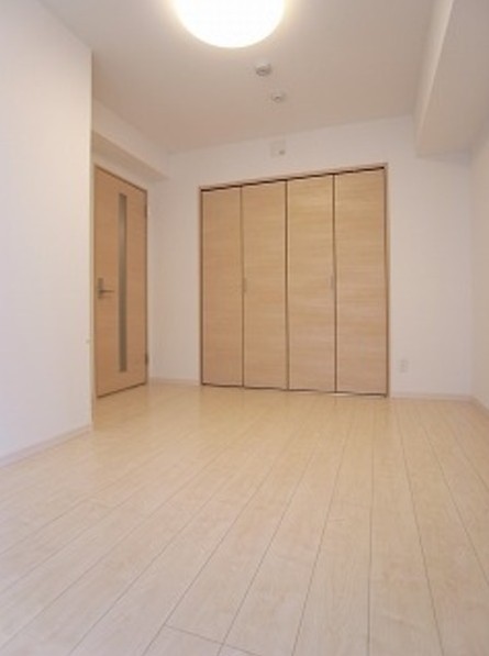 その他部屋・スペース　窓側から見たお部屋