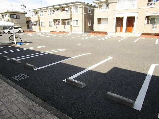 駐車場　駐車場完備です