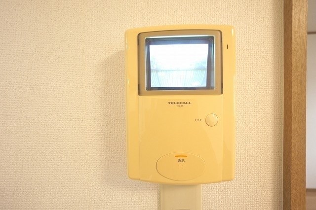 セキュリティ　モニタ付きインターホンで来客確認が出来ます。