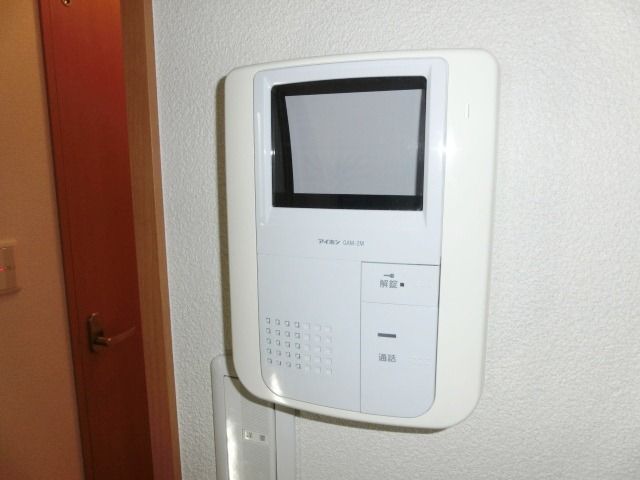 セキュリティ　来訪者の分かるＴＶモニターホン付です！