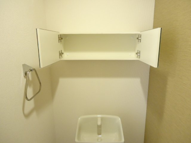 その他設備　トイレ収納棚
