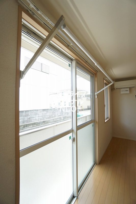 その他設備　雨天時にも安心してお洗濯ができる室内物干し付☆