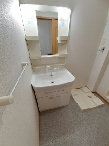 洗面設備　使いやすい洗面所です
