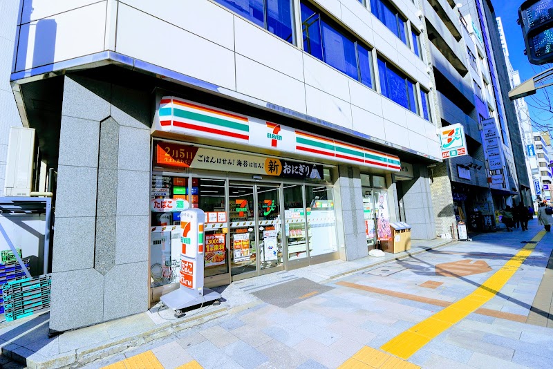 コンビニ　セブンイレブン神田神保町3丁目店（コンビニ）まで102m
