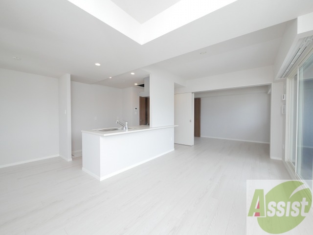 居室・リビング　広くてキレイなお部屋が広がっていて、充実した生活が送れそう。