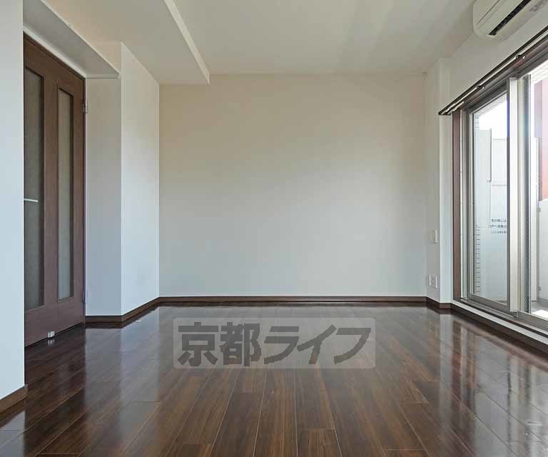 居室・リビング　オシャレなお部屋です。