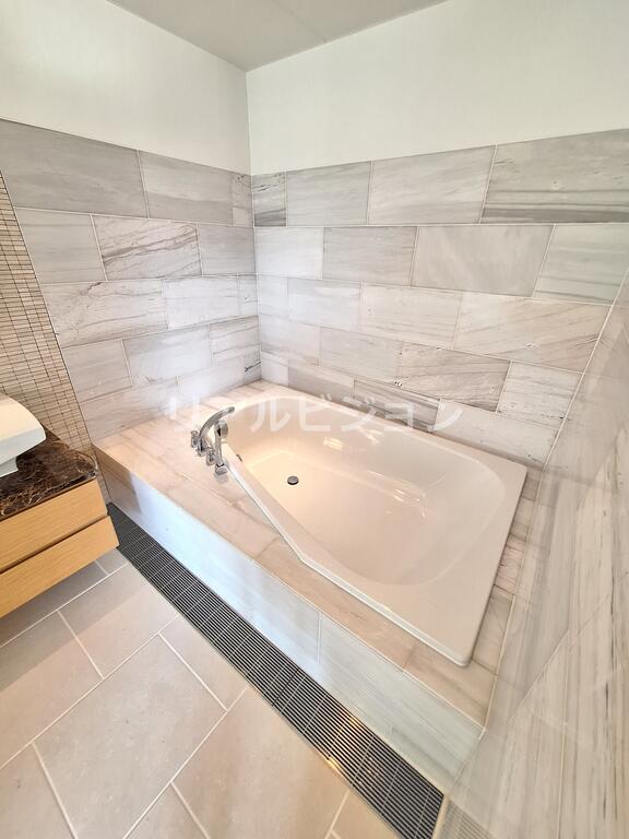 バス・シャワールーム　※こちらのお写真は他部屋になり参考写真です