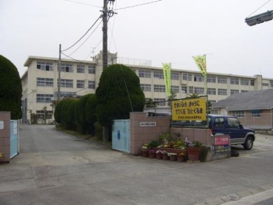 小学校　福岡市立野芥小学校（小学校）まで767m