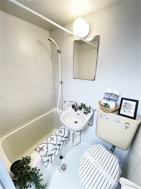 バス・シャワールーム　ユニットバスでお掃除らくらく☆浴室内に洗面台・トイレ付きです