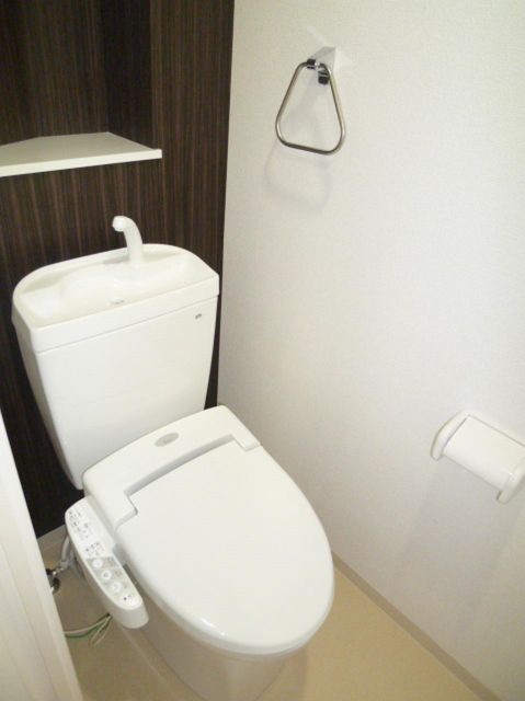 トイレ　温水洗浄便座付きのトイレ