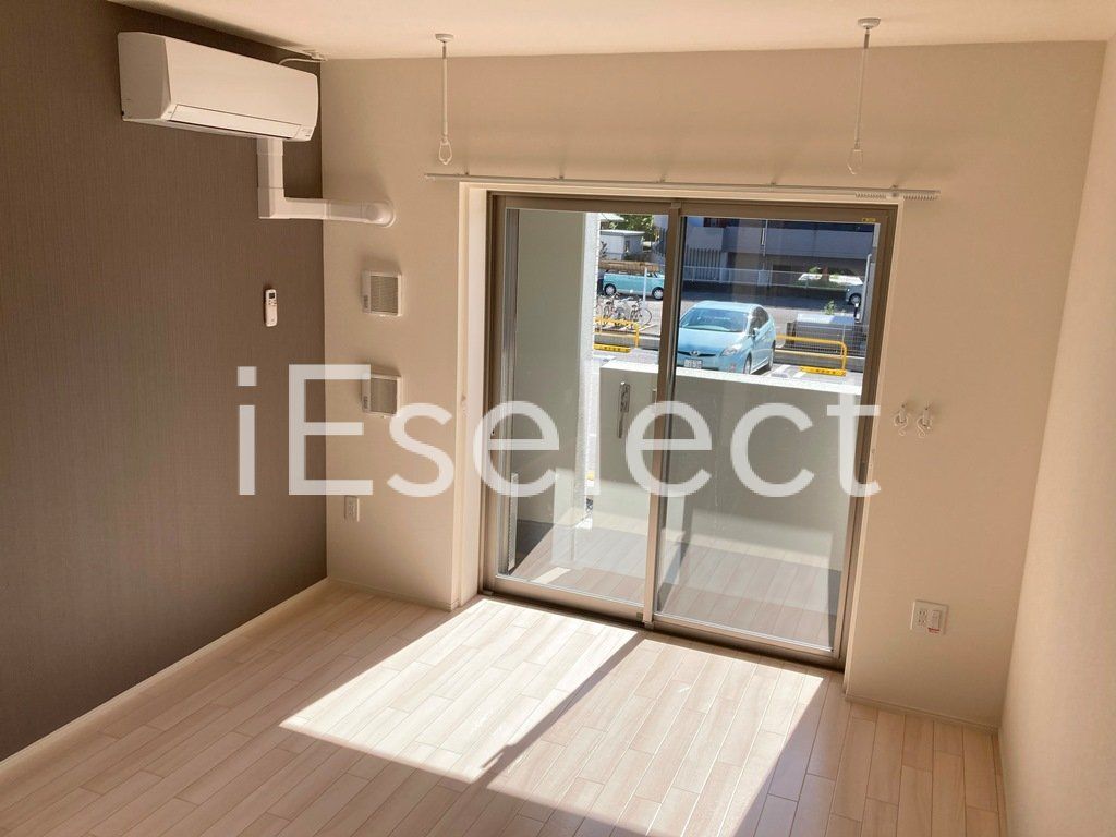 居室・リビング　アクセントクロスがおしゃれなお部屋です