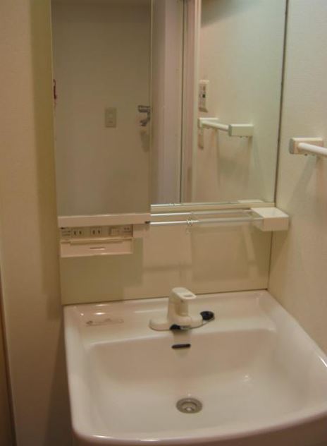 洗面設備　他のお部屋の参考写真となります。
