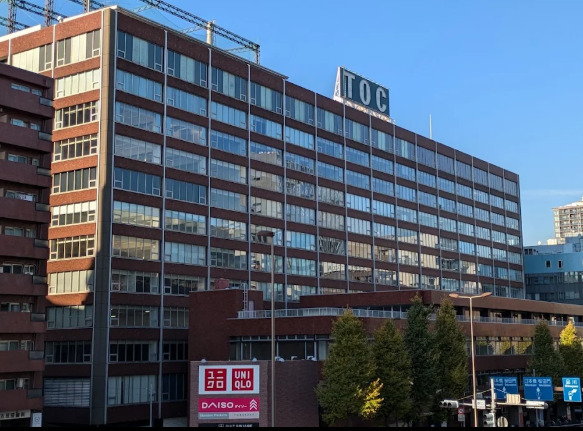 ショッピングセンター　ユニクロ五反田TOC店（ショッピングセンター）まで695m