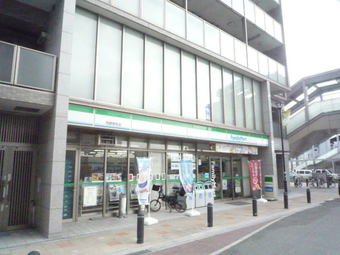 コンビニ　ファミリーマート（コンビニ）まで1020m