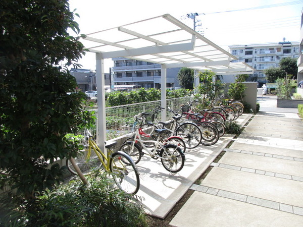 その他　屋根付き駐輪場
