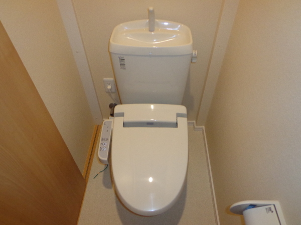 トイレ　ウォシュレット機能付