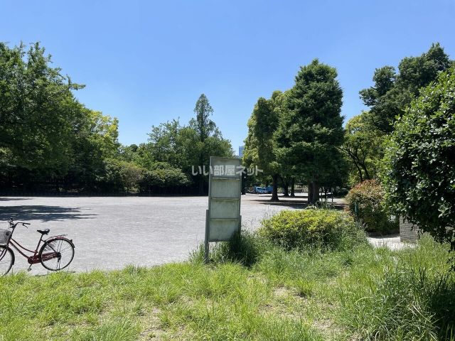 公園　戸山公園（公園）まで637m