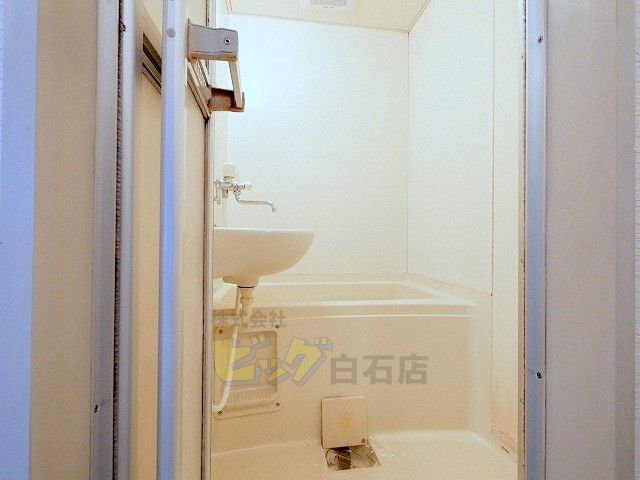バス・シャワールーム　広々タイプのお風呂です♪