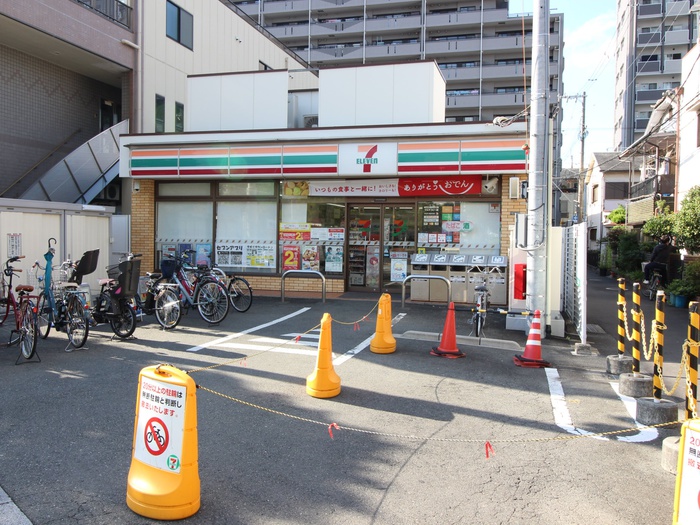 コンビニ　セブンイレブン（コンビニ）まで594m