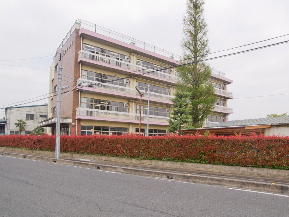 小学校　戸田市立新曽小学校（小学校）まで266m