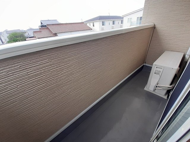 バルコニー　バルコニーからの眺めを楽しみながら食事をしませんか