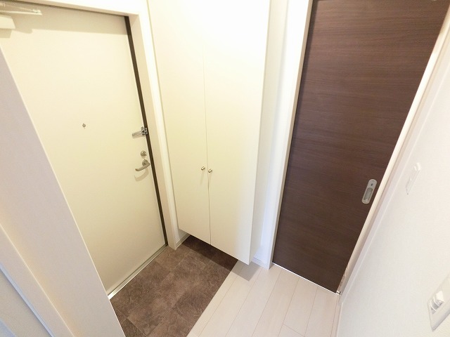 玄関　室内は現状を優先します