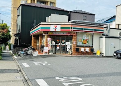 コンビニ　セブンイレブン 足立綾瀬1丁目店（コンビニ）まで290m