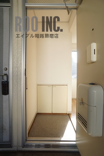 玄関　写真は反転のお部屋です