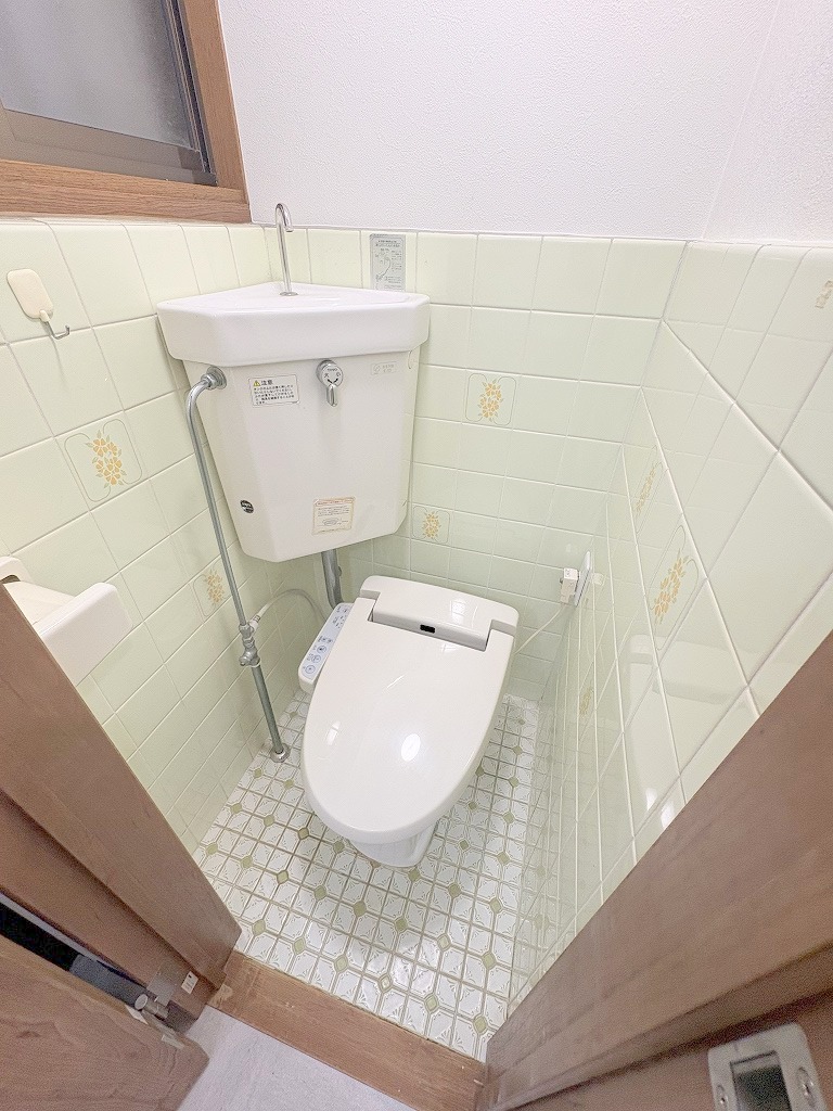 南海本線 高石駅 徒歩7分 2階建 築62年のトイレ写真