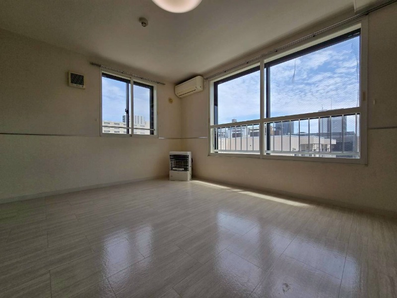 居室・リビング　広くてキレイなお部屋が広がっていて、充実した生活が送れそう。