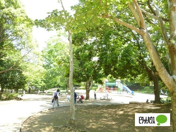 公園　美しが丘近隣公園（公園）まで887m