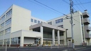 小学校　旭川市立神楽岡小学校（小学校）まで700m