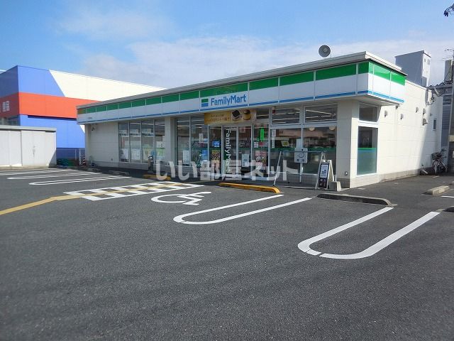 コンビニ　ファミリーマート 米子昭和町店（コンビニ）まで429m