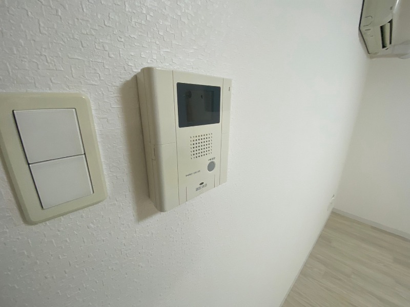 セキュリティ　ＴＶモニター付インターホンです。来客者の顔が見えるので安心！