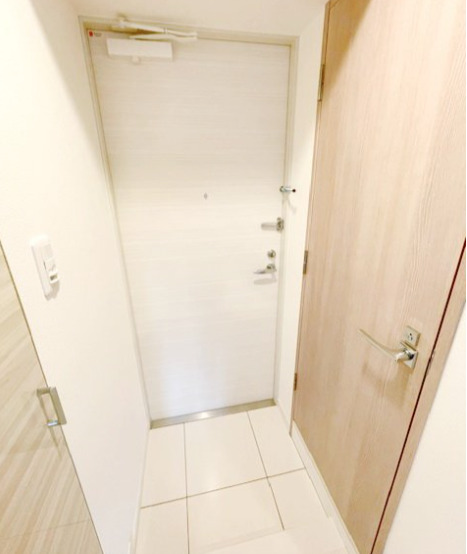 玄関　別部屋反転写真