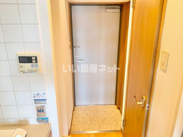 ＪＲ東海道本線 元町駅 徒歩12分 11階建 築27年の玄関写真