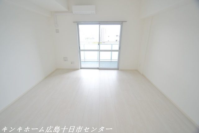 居室・リビング　写真は別のお部屋です。