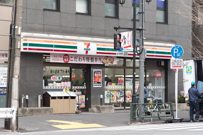コンビニ　セブンイレブン 文京本駒込4丁目店（コンビニ）まで65m