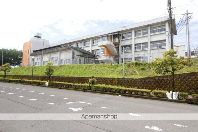 小学校　曽於市立末吉小学校（小学校）まで377m