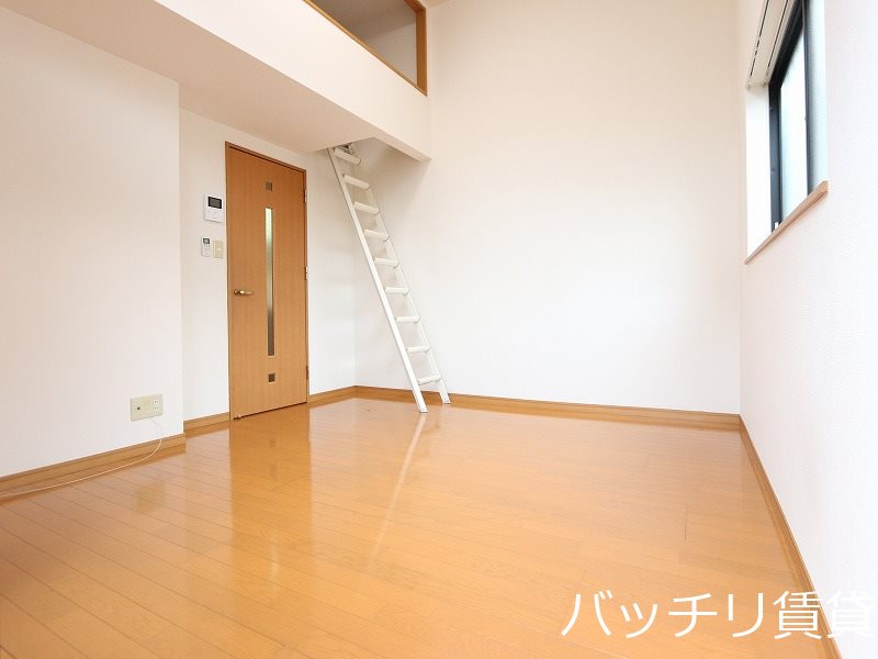 居室・リビング　同型タイプの為、現状を優先致します。