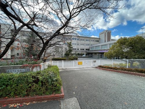 中学校　宝塚市立宝塚中学校（中学校）まで1153m