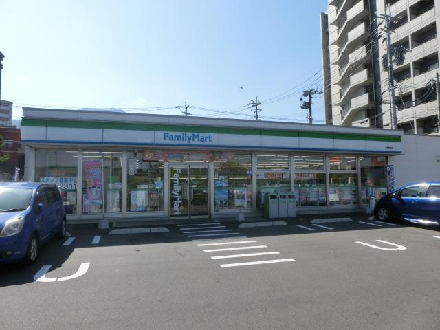 コンビニ　ファミリーマート（コンビニ）まで210m