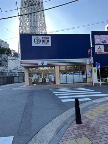 コンビニ　セブンイレブン（コンビニ）まで585m