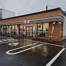コンビニ　セブンイレブン札幌本郷店（コンビニ）まで121m